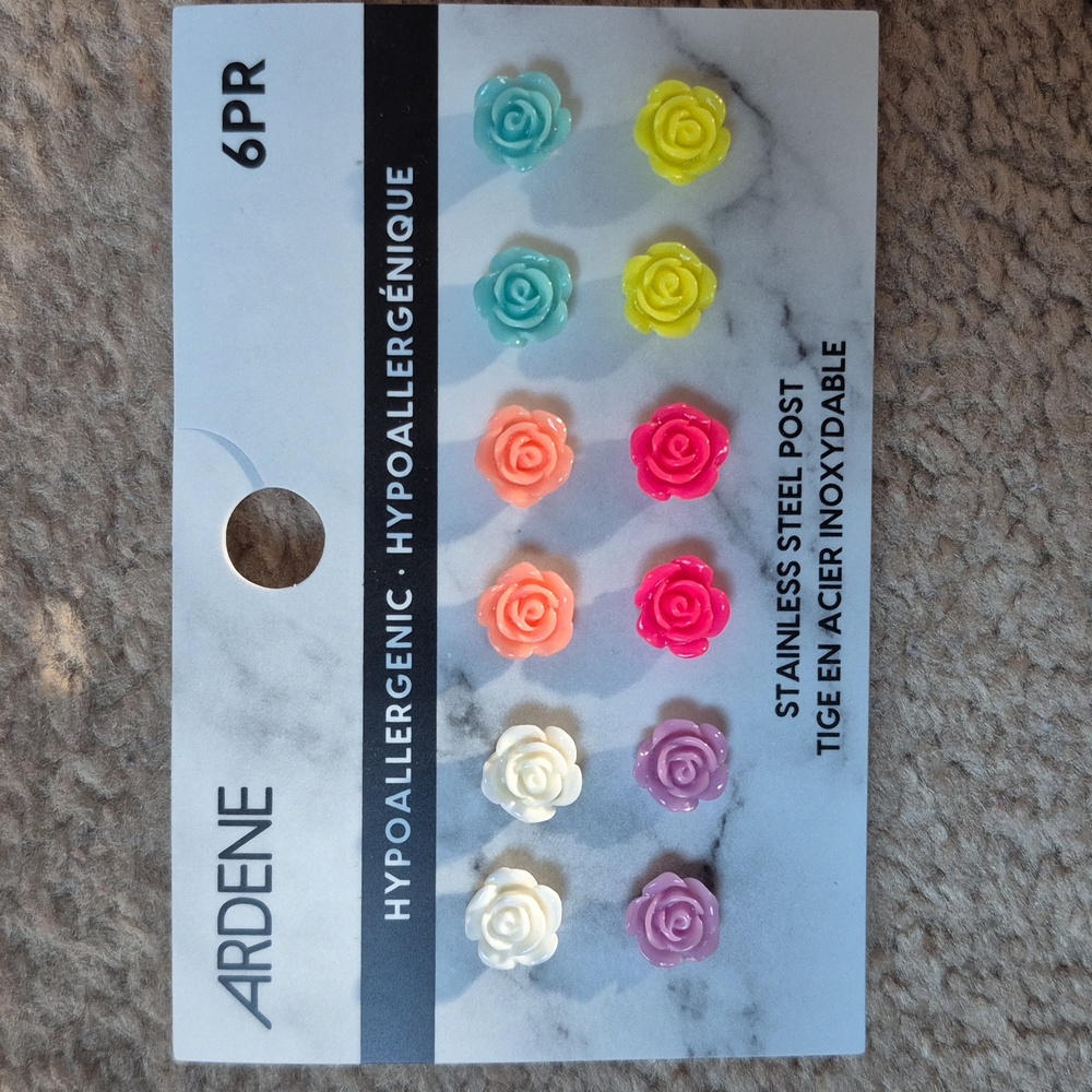 6 Pack Of Floral Earrings From Ardene! NWT!